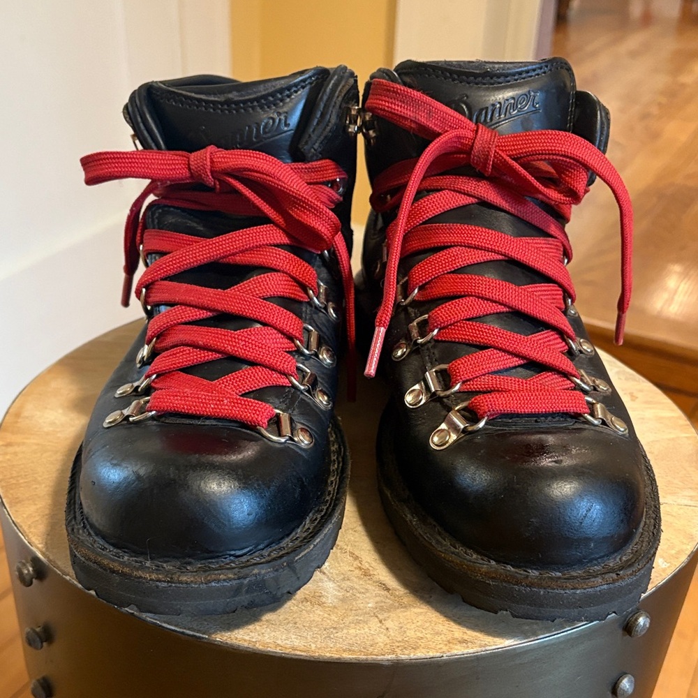 Danner Mountain Pass Black Glacé hiking boots with contrast Red Laces - Picture 2 of 12